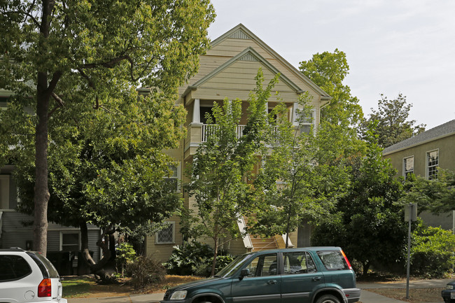 1825 Capitol Ave in Sacramento, CA - Foto de edificio - Building Photo