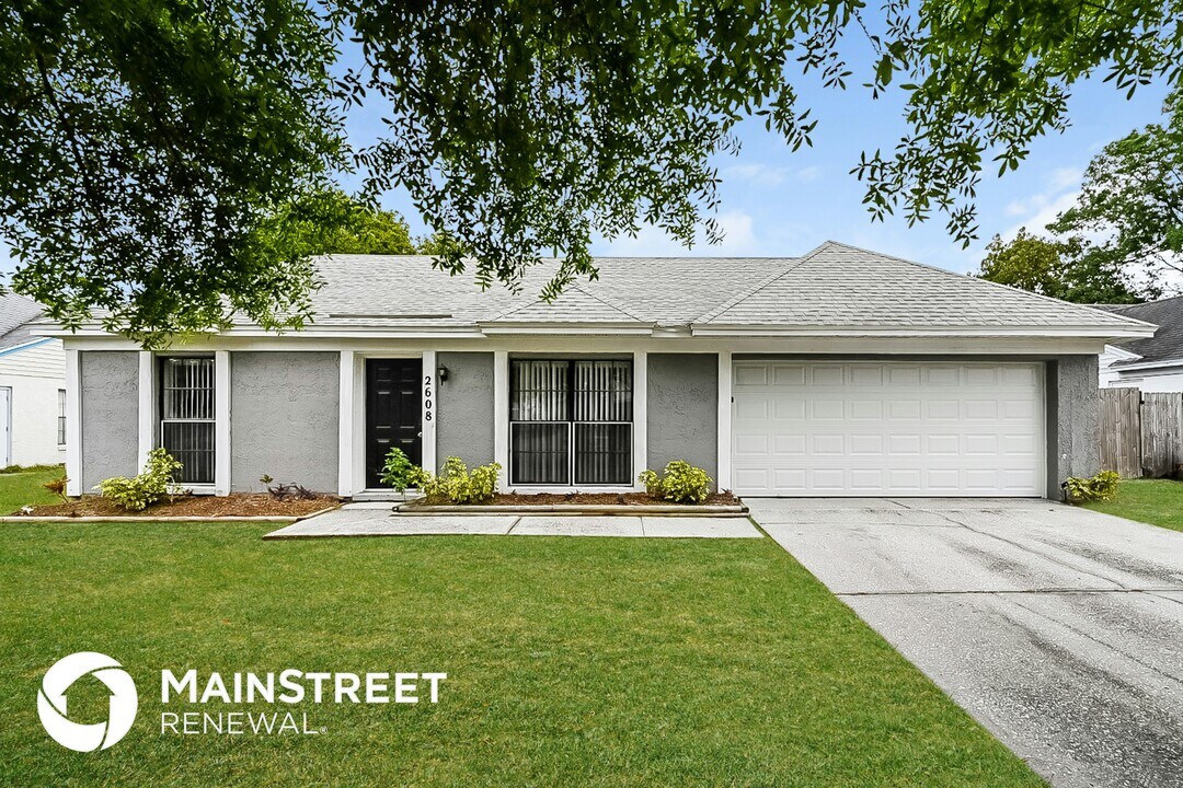 2608 Hampton Park Pl in Seffner, FL - Building Photo