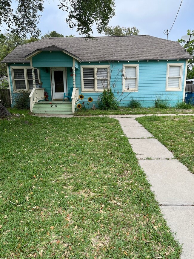 property at 916 E Cedar St