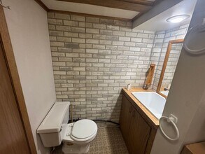 1304 4th Ave SW in Waverly, IA - Building Photo - Building Photo