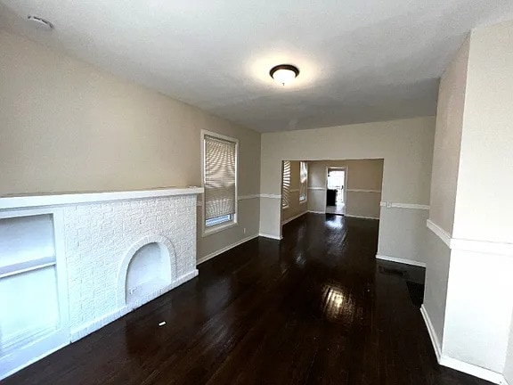 2879 E 77th St in Chicago, IL - Foto de edificio - Building Photo