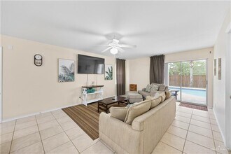 14 W Bahama St in South Padre Island, TX - Building Photo - Building Photo