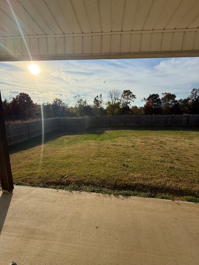 329 Colton St in Huntsville, AR - Building Photo - Building Photo