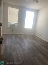 2716 S Dixie Hwy in West Palm Beach, FL - Building Photo - Building Photo