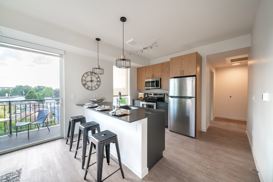 Overland Apartments in Minneapolis, MN - Foto de edificio