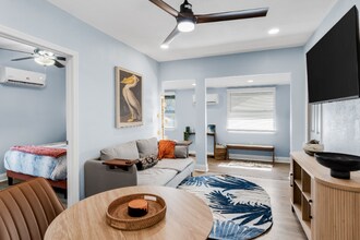 625 Kirkwood Terrace N, Unit A in St. Petersburg, FL - Foto de edificio - Building Photo