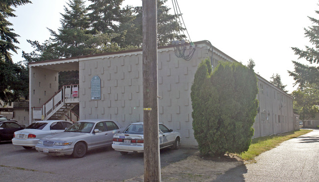 Carlyle Apartments in Lakewood, WA - Building Photo - Building Photo