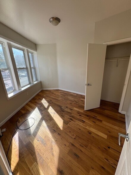 1873 Stratford Ave, Unit 11 in Bridgeport, CT - Foto de edificio - Building Photo