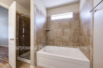 615 W Shadow Ridge Way in Mustang, OK - Building Photo - Building Photo