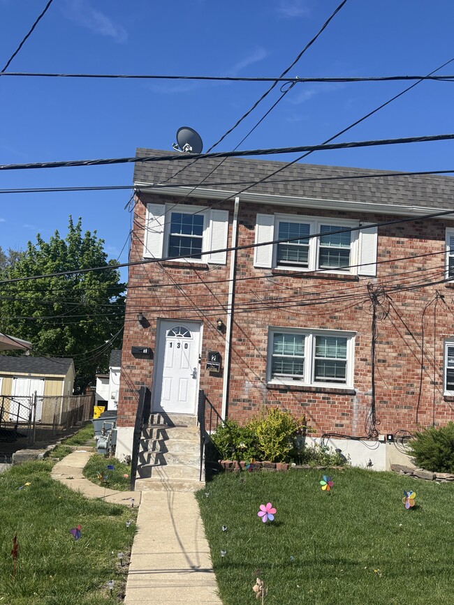 130 Kenny Ave, Unit 1st Floor