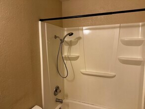 6031 Northcrest Cir, Unit #4 in Carmichael, CA - Foto de edificio - Building Photo