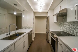 600 W 9th St in Los Angeles, CA - Building Photo - Building Photo