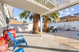 2419 E Vegas Valley Dr in Las Vegas, NV - Building Photo - Building Photo