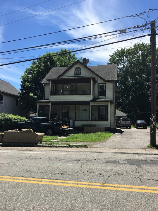 39 Highland Ave in Torrington, CT - Building Photo