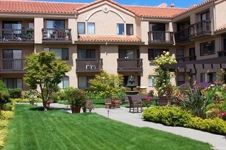 Magnolia Plaza Senior Apartments in South San Francisco, CA - Foto de edificio - Building Photo