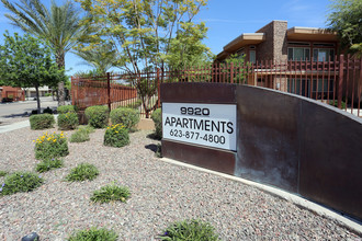 9920 Apartments in Phoenix, AZ - Foto de edificio - Building Photo