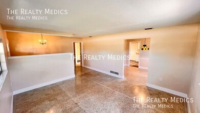 4709 Redfern Dr in Orlando, FL - Foto de edificio - Building Photo