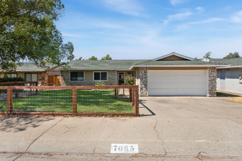 7085 Cloverleaf Way in Citrus Heights, CA - Building Photo