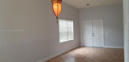 1101 Tupelo Way in Weston, FL - Foto de edificio - Building Photo