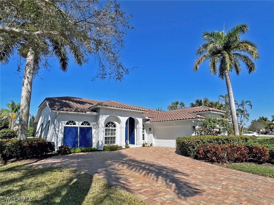 8967 Lely Island Cir in Naples, FL - Building Photo