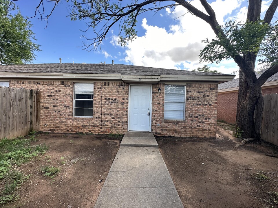 2103 S Loop 289 in Lubbock, TX - Building Photo