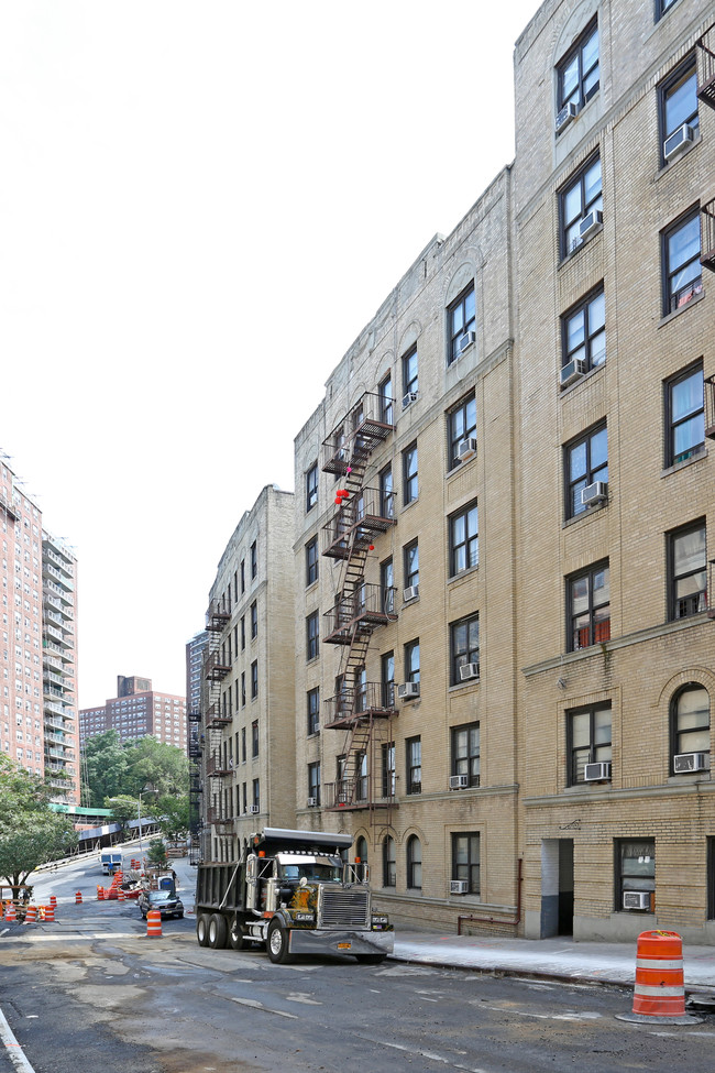 82 Wadsworth Ter in New York, NY - Building Photo - Primary Photo