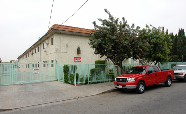 8619 Willis Avenue Apartments in Van Nuys, CA - Foto de edificio - Building Photo