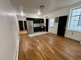 2823 W Girard Ave in Philadelphia, PA - Building Photo