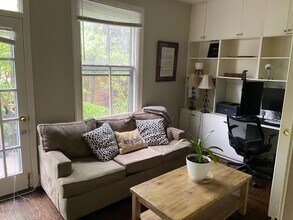 3038 1/2 R St NW in Washington, DC - Building Photo - Building Photo