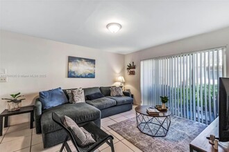 11251 SW 13th St in Pembroke Pines, FL - Building Photo - Building Photo