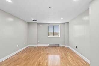 200 Burkhall St, Unit 108 in Weymouth, MA - Building Photo - Building Photo