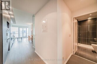 70 Temperance St in Toronto, ON - Building Photo - Building Photo