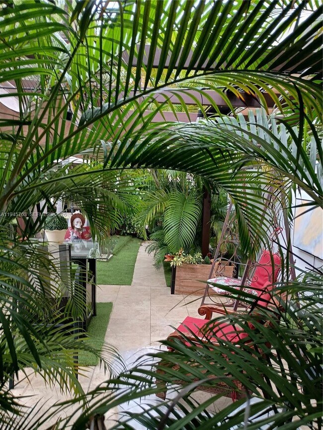 7421 Carlyle Ave in Miami Beach, FL - Foto de edificio - Building Photo