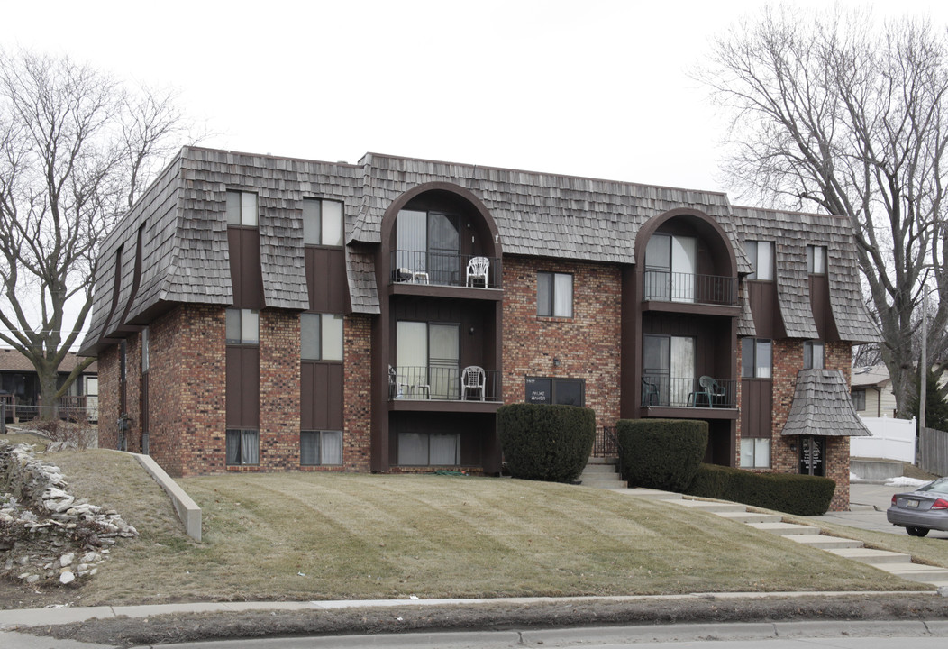 Palme Manor in Omaha, NE - Building Photo