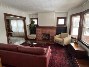 1265 W Clifton Blvd, Unit upper in Lakewood, OH - Foto de edificio - Building Photo