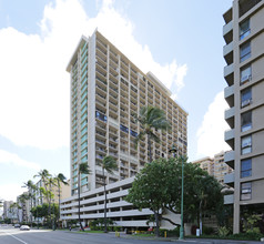 Fairway Villa in Honolulu, HI - Building Photo - Building Photo