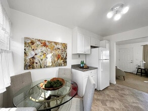 1727 Oregon St, Unit Unit A in Berkeley, CA - Foto de edificio - Building Photo