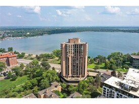 2950 Dean Pkwy in Minneapolis, MN - Building Photo