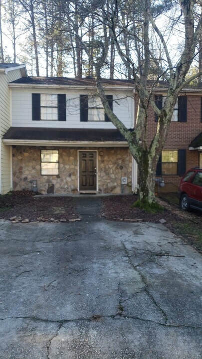 2259 Salt Springs Pl in Austell, GA - Building Photo