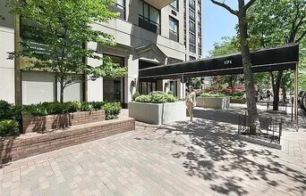 171 E 84th St in New York, NY - Building Photo - Building Photo