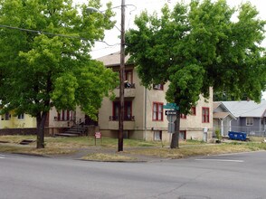 1710 Capitol St NE in Salem, OR - Building Photo - Building Photo