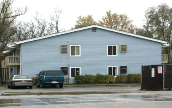 104-124 E Brink St in Harvard, IL - Building Photo