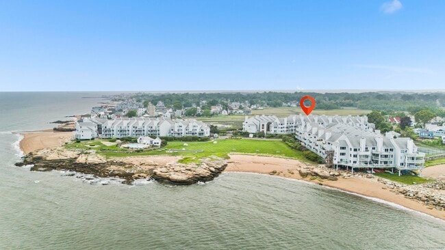 2 Mansfield Grove Rd in East Haven, CT - Building Photo - Building Photo