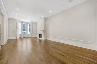 832 N Clark St in Chicago, IL - Building Photo - Building Photo