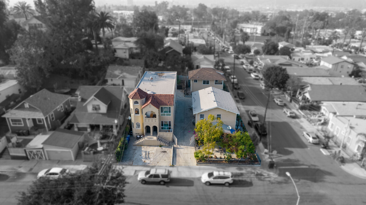 645-649 N Cummings St in Los Angeles, CA - Building Photo