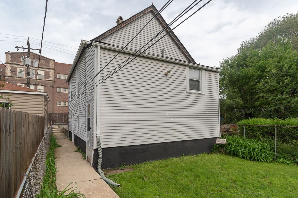 1722 N Kimball Ave in Chicago, IL - Building Photo