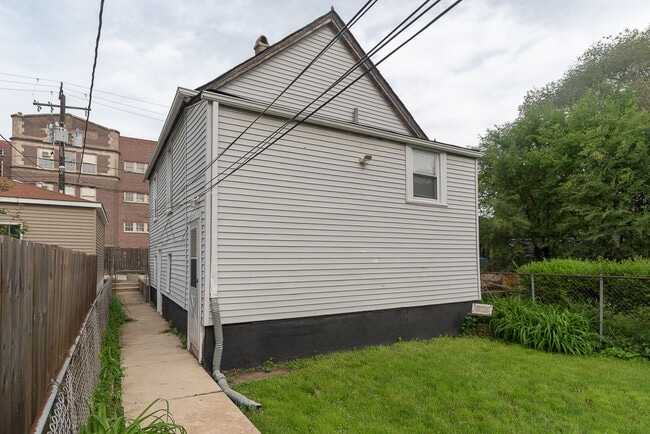 property at 1722 N Kimball Ave