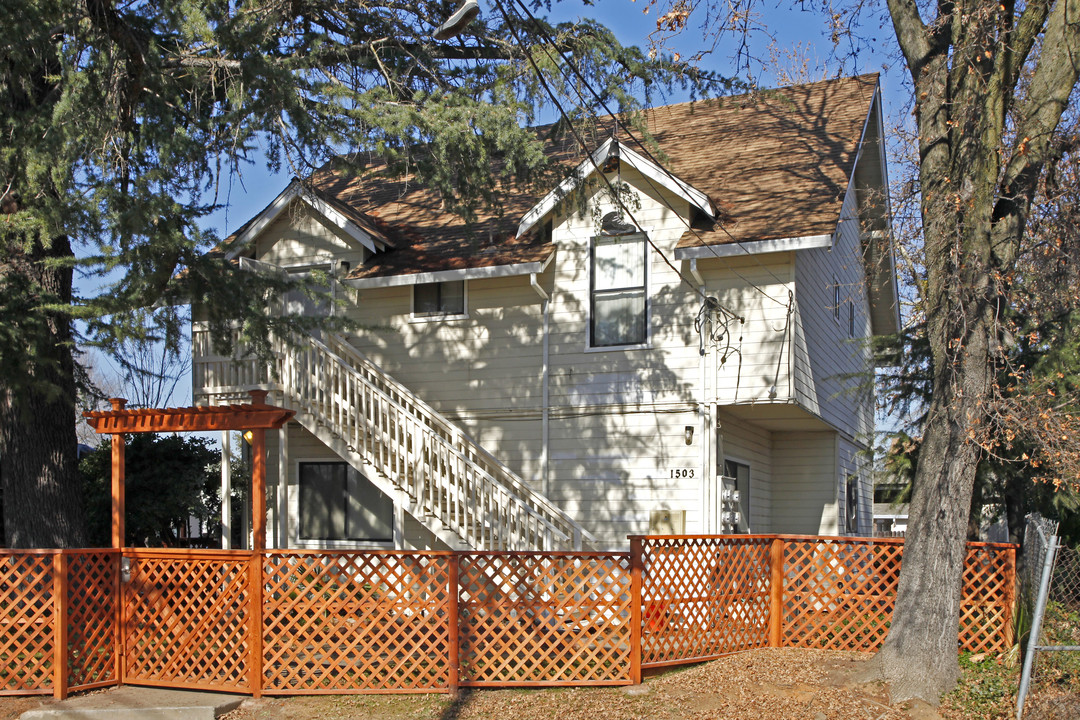 1503 El Monte Ave in Sacramento, CA - Building Photo