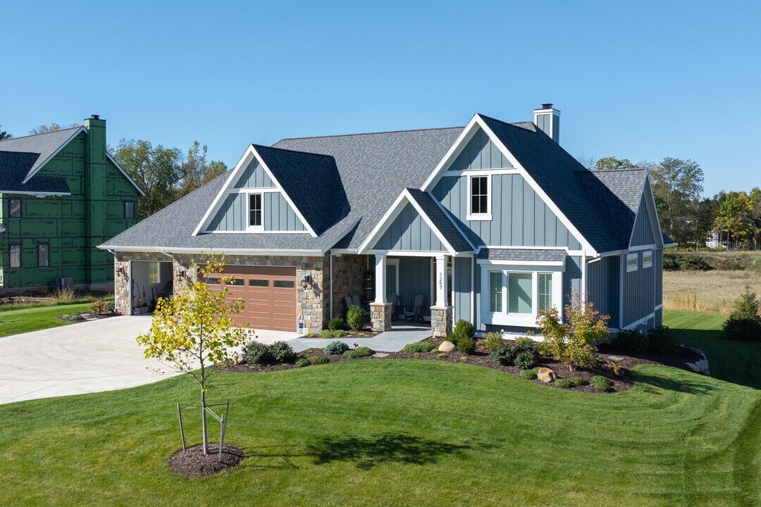 1370 Buttrick Ave SE in Ada, MI - Building Photo
