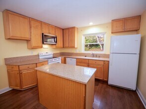 1739 Grandle Ct in Cincinnati, OH - Building Photo - Building Photo